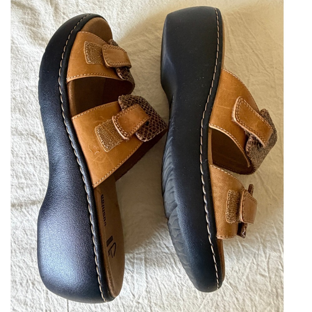 Clarks Delana Fenela Tan Leather Snakeskin Slide Wedge Sandals 8M 26125578 - Picture 2 of 10